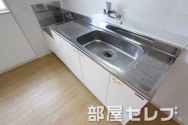 ２口ガスコンロ置けます。他号室の写真です。