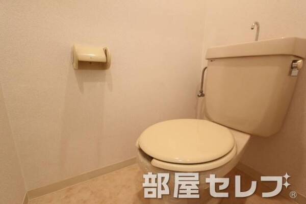 トイレで考えことでも。他号室の写真です。