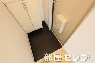 玄関口。他号室の写真です。