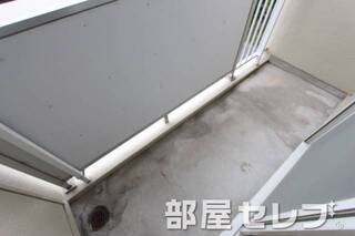 南向きのベランダ。他号室の写真です。