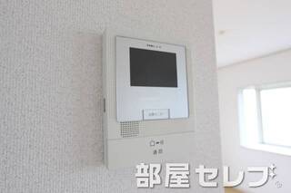 モニターホンで来客者をお知らせします。他号室の写真です。