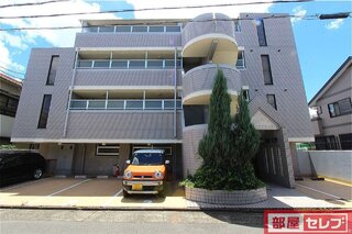 タイル貼りの外観です。