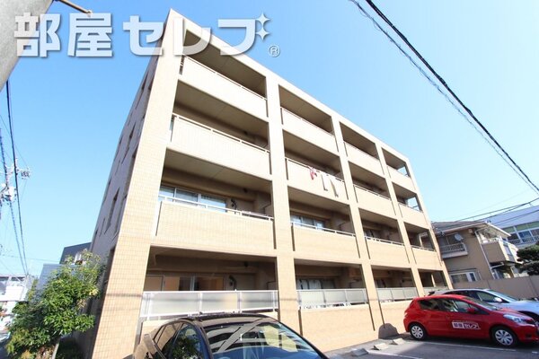 タイル貼りでキレイな外観です。