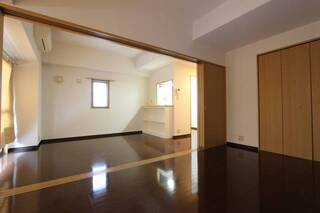 シックな内装のお部屋です
