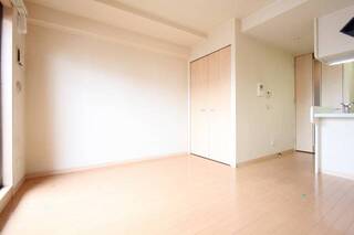 白いクロスがきれいなお部屋です。