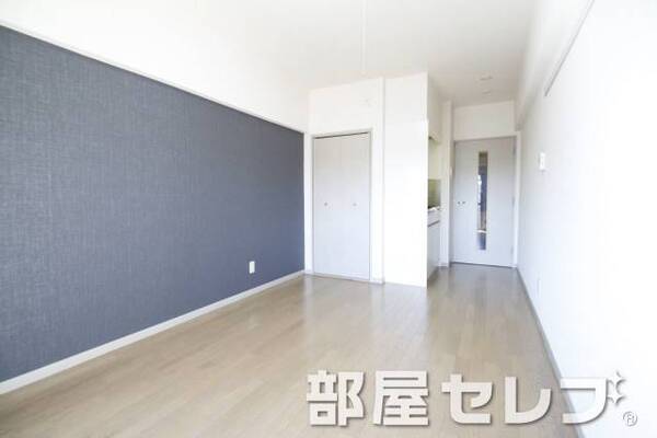 白基調でキレイなお部屋です。
