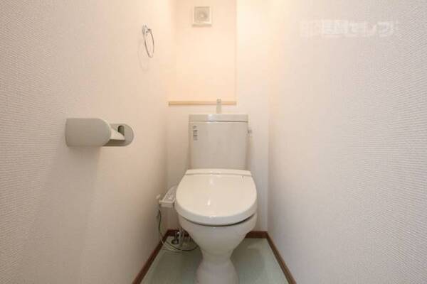 真っ白なトイレです