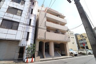 タイル張りで清潔感のある外観です。