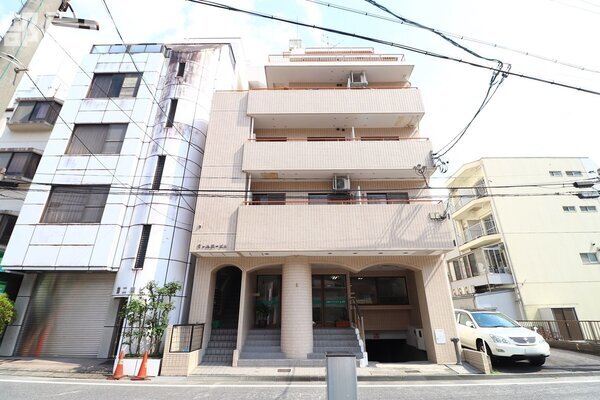 正面から見た外観です。
