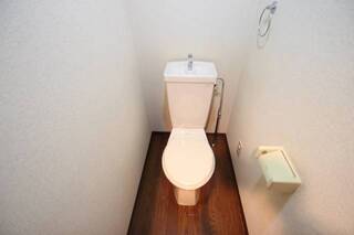 広い空間のトイレです。