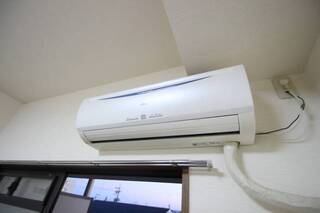 きれいで新しそうなエアコンです。
