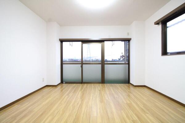 403号室写真引用。