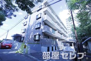 タイル貼りでキレイな外観です。