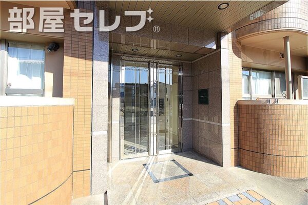 エントランスがカッコイイ。。。