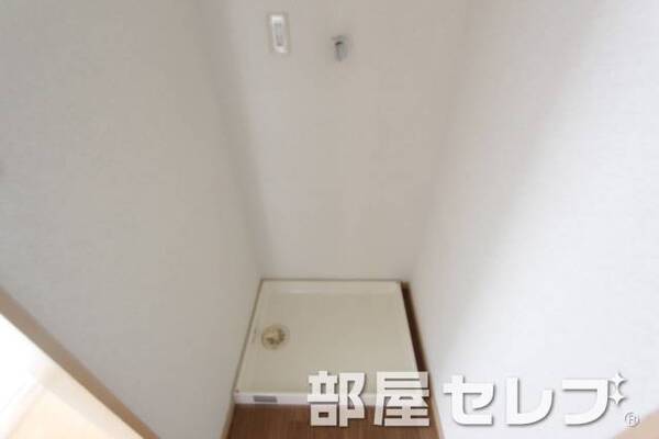 洗濯機置き場はこちらへ。
