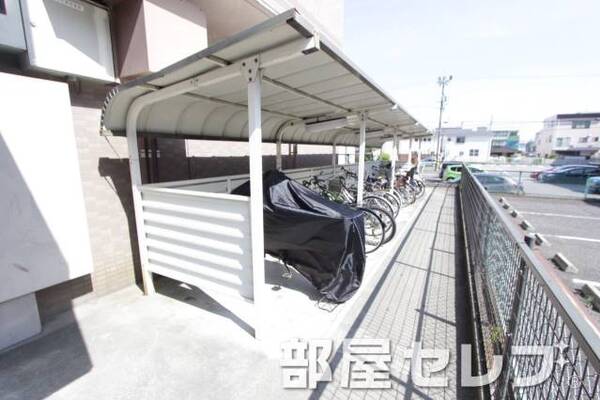 駐輪場。