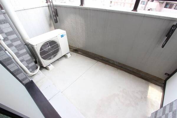 奥行きのあるベランダ