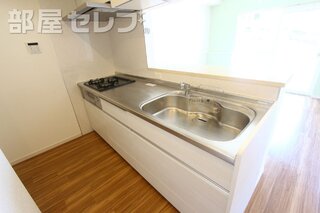 大きめ、収納たくさんのキッチンで、使い勝手が良さそうです。