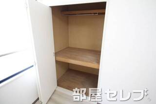 奥行きのある収納。