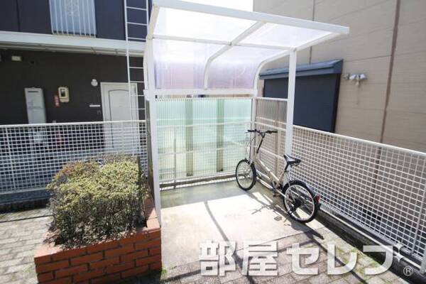 駐輪場。