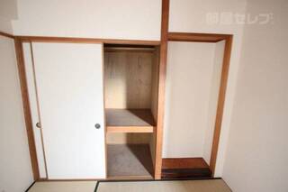 収納と床の間です