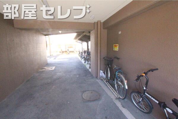 入口はこちらです。