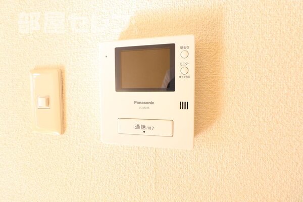 階段には手すりが付いています