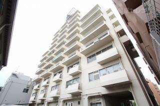 大きな建物です。