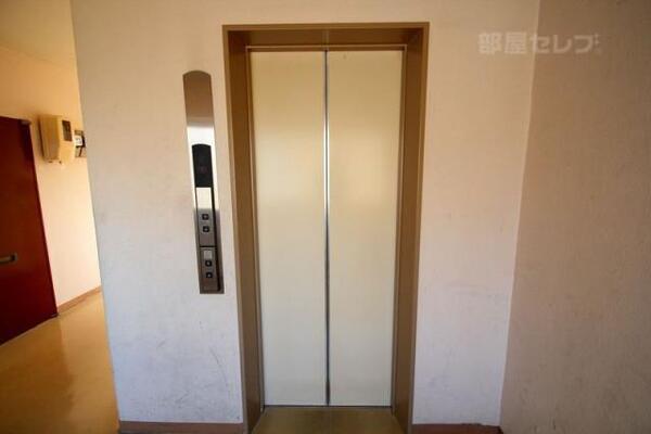 エレベータついてます。