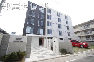5階建てのデザイナーズマンション。