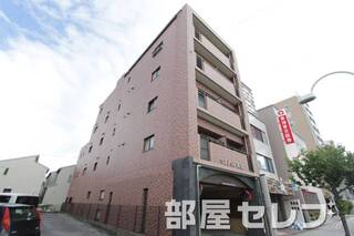 駅前マンションです。