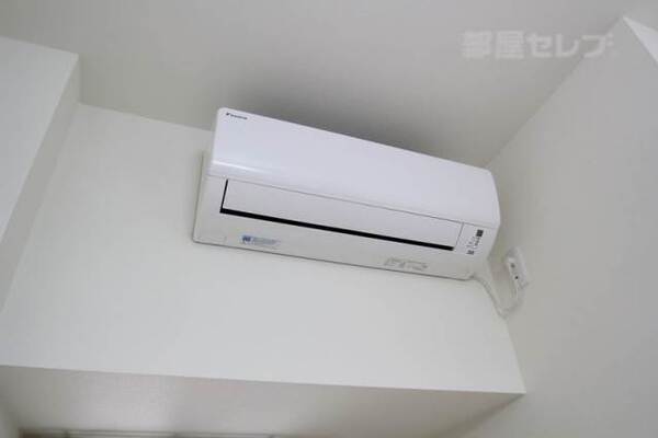 エアコン各部屋についています。