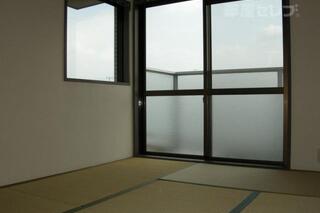 ふすまを開けば奥にも和室が。