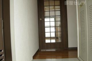 玄関から見たお部屋。