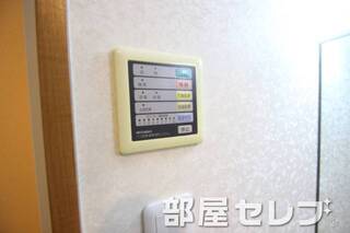 浴室乾燥機付き。