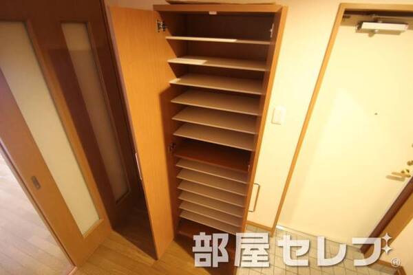 シューズボックス。