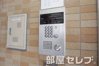 オートロック完備。