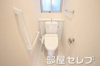 ウォシュレット付きのきれいなトイレです。