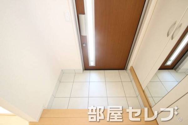 広くて明るい玄関です。