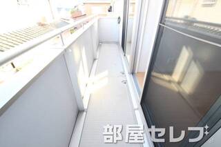 広いバルコニーです。