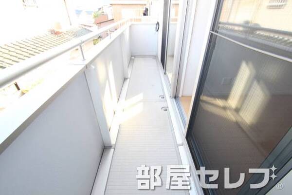 広いバルコニーです。