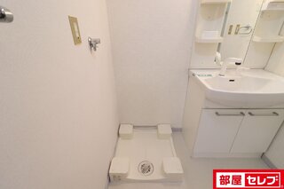 洗濯機置き場はこちらへ。