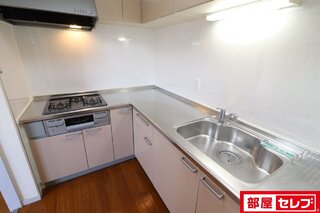 オートロック完備。
