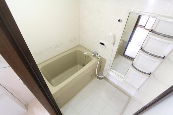 ゆったりくつろげるお風呂です。