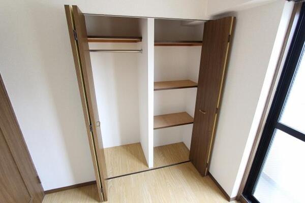 いろんなものが置ける収納です。