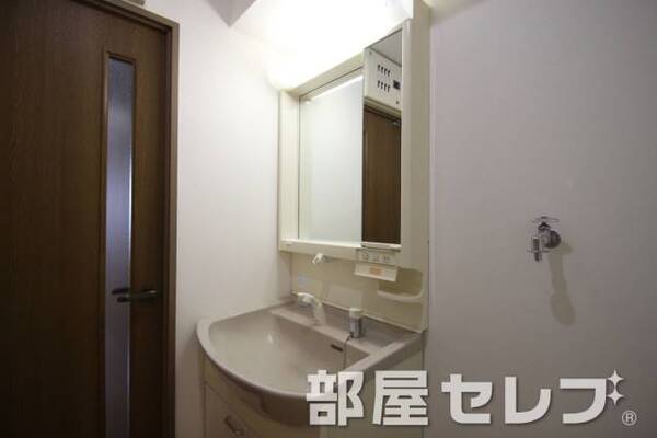 洗髪洗面化粧台。