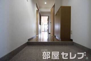 玄関口。