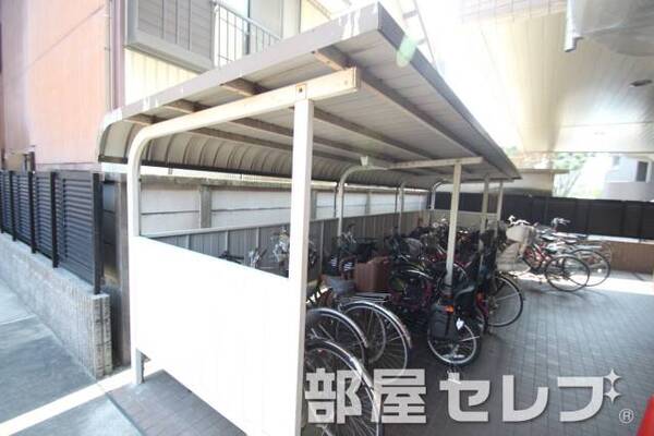 駐輪場。