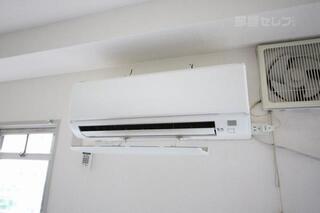 エアコンは北側、南側に一基ずつ。