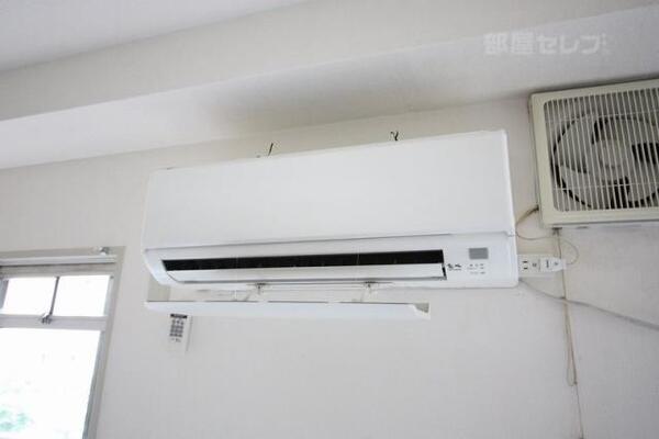 エアコンは北側、南側に一基ずつ。